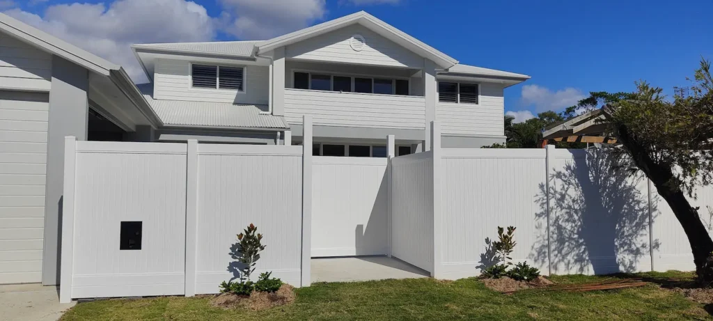 what is vinyl fence or pvc fencing